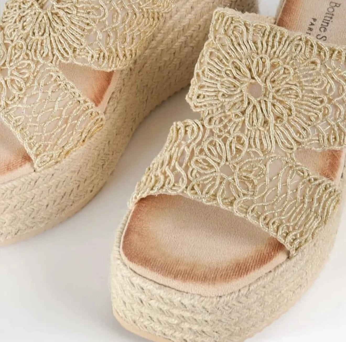 Metallic Gold Wedge Sandal– Oro