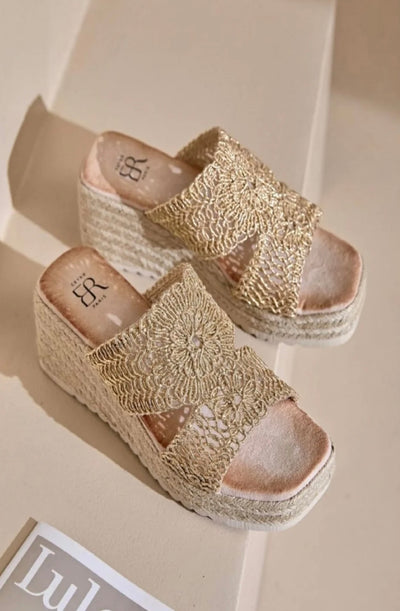 Metallic Gold Wedge Sandal– Oro