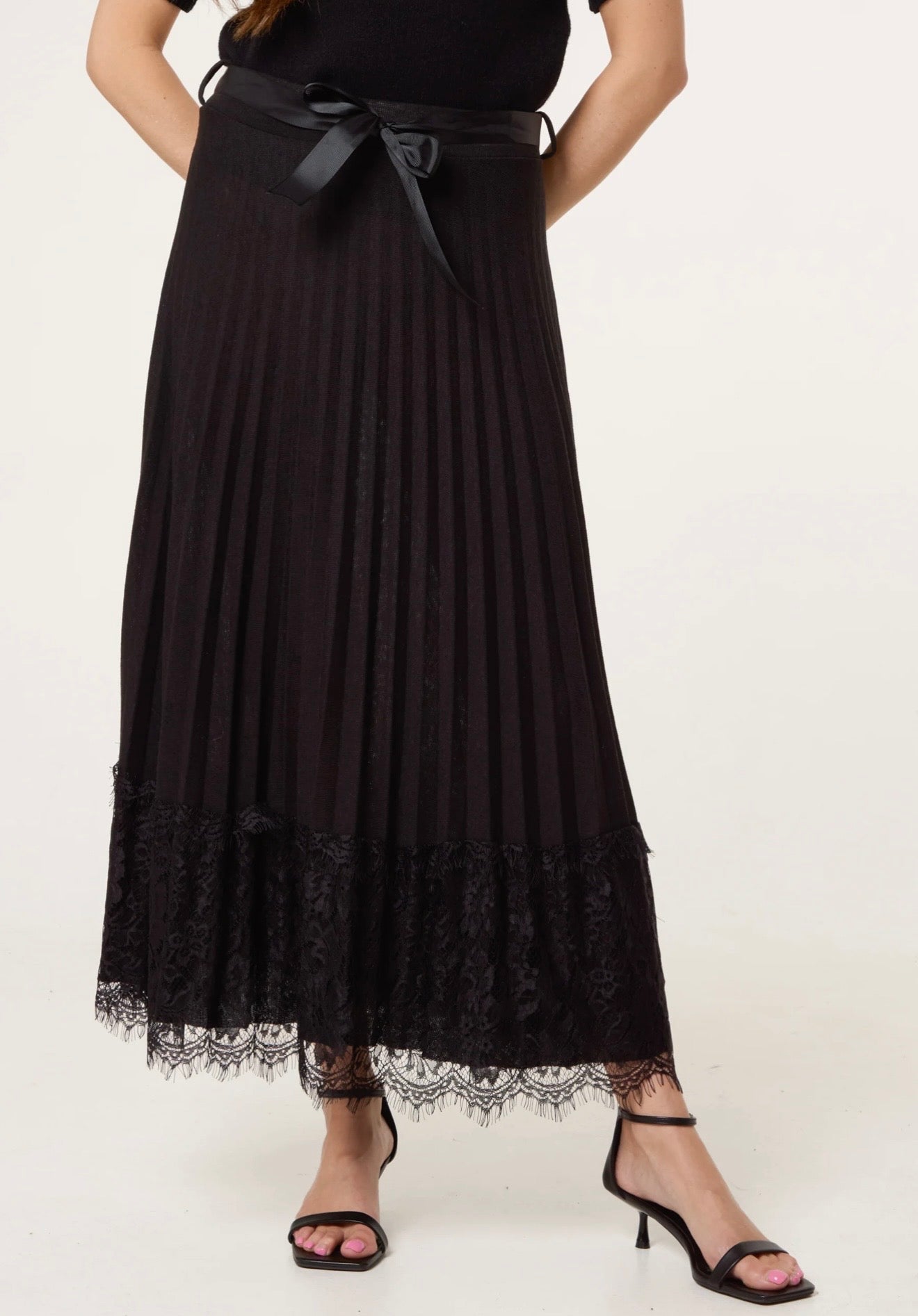 Notte pleated wool-blend lace trim skirt in charcoal grey — elegant Italian-style winter midi.