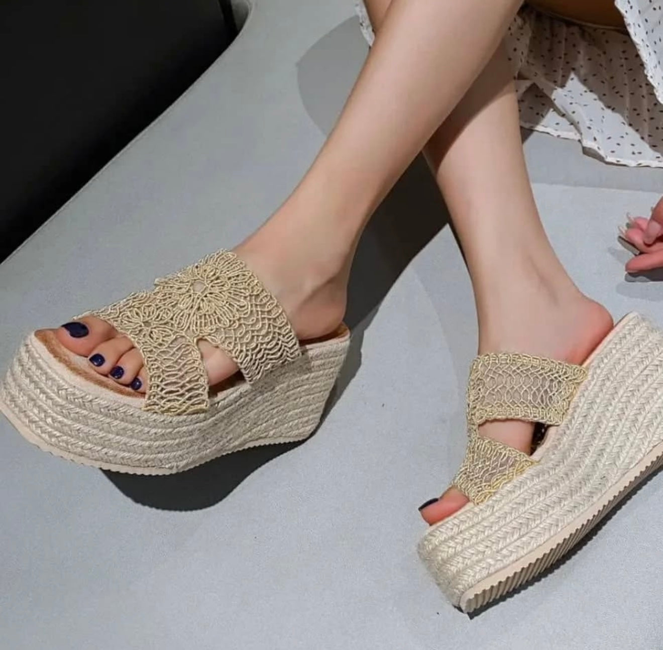 Metallic Gold Wedge Sandal– Oro