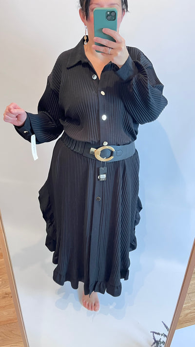 Black Gold Buttons Pleated Maxi Dress  And Donna Belt